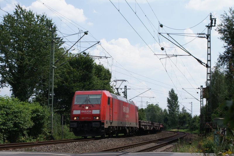 185 271-4 mit leerem Coilzug am KM 28,190 in Dsseldorf am 02.07.08