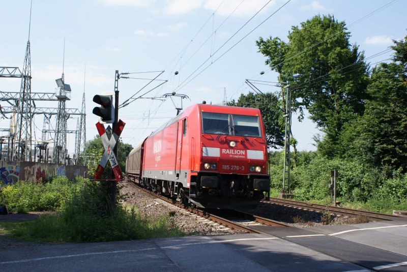185 276-3 mit einem Schiebewandzug am Km 28,190 in Dsseldorf am 09.06.2008