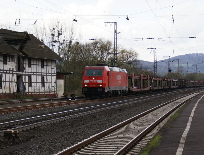 185 282 mit Leeren Autozug duch Keiensen  Richtung Sden (13.4.2008)