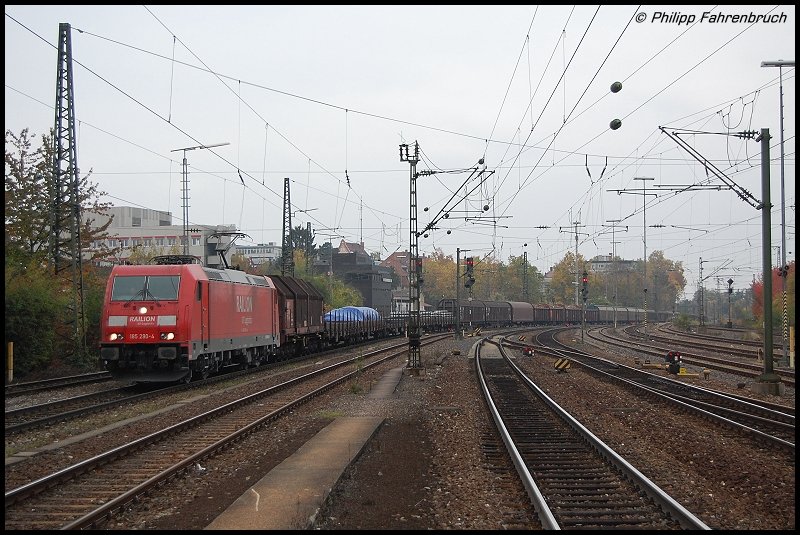 185 290-4 fhrt am Morgen des 27.10.07 mit einem gemischten Gterzug nach Kornwestheim in Ludwigshafen ein.