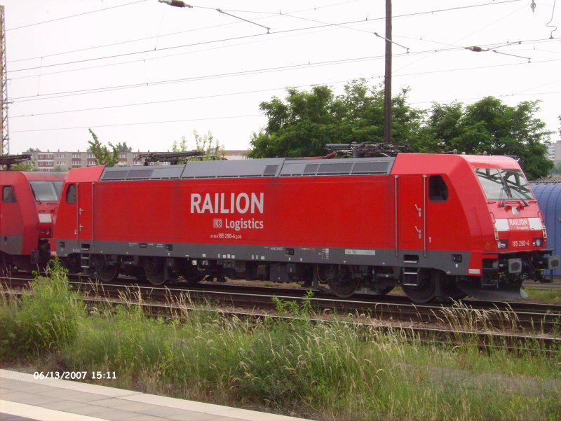 185 290 is die erste mit UIC nummer bedruckte Lok dieser Baureihe.Frankfurt/Oder.13.06.07