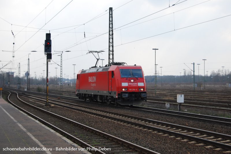 185 294-6 fhrt am 17. Mrz 2009 durch Duisburg Bissingheim