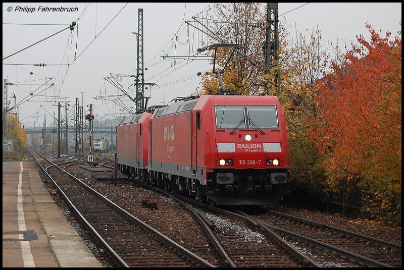 185 298-7 und eine weitere Schwestermaschiene setzen am 27.10.07 in Stuttgart-Untertrkheim um.