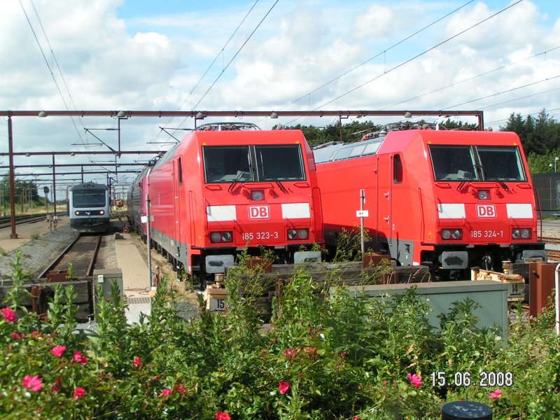 185-323 und 185-324 am 15.06.2008 abgestellt im dnischen Grenzbahnhof Padborg.
