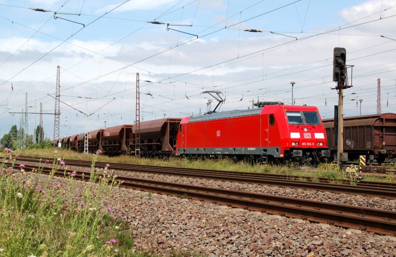 185 355 hat am 03.08.09 diesen G�terzug in den Rbf Magdeburg-Rothensee gebracht.