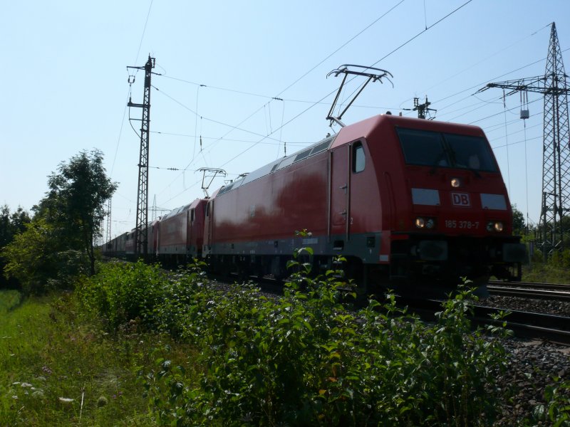 185 378-7 + 2x Br 185 und eine 151 mit einem langen Gterzug bei Mainbernheim, 19.08.2009