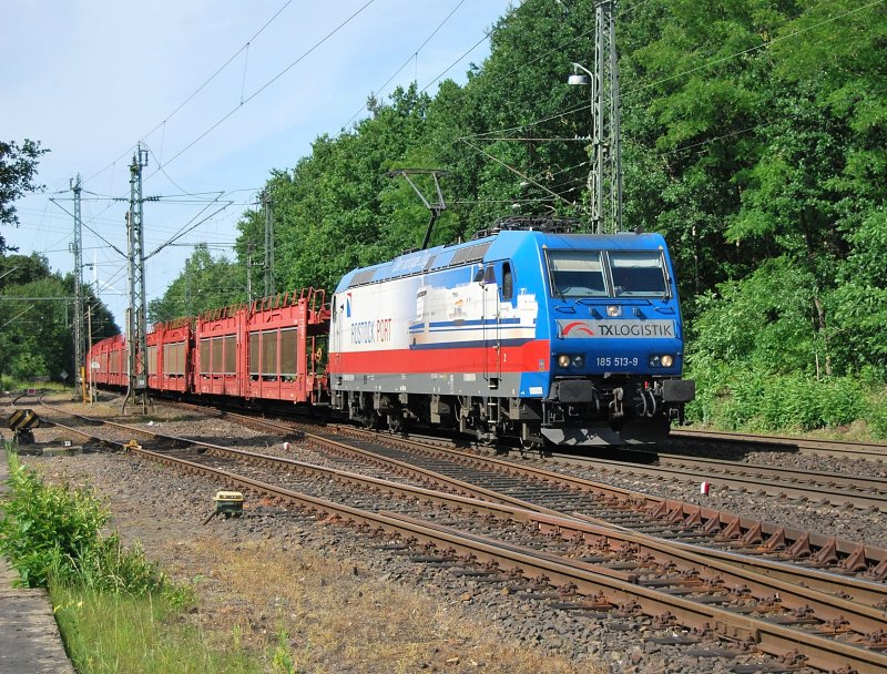185 513 TXL (RostockPort) am 17.6.2009 mit einem leeren Kfz Zug in Eystrup auf dem Weg Richtung Hannover