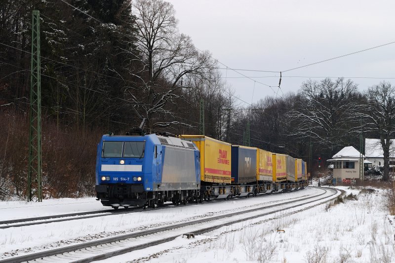 185 514 (TX Logistik) mit KLV-Zug in Aling (22.02.2009)