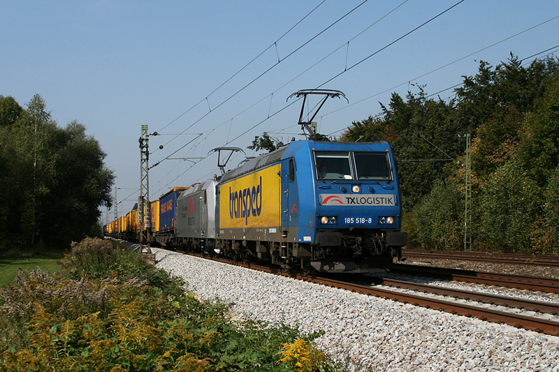 185 518 + 537 mit KLV Zug am 27.09.2009 in Haar.