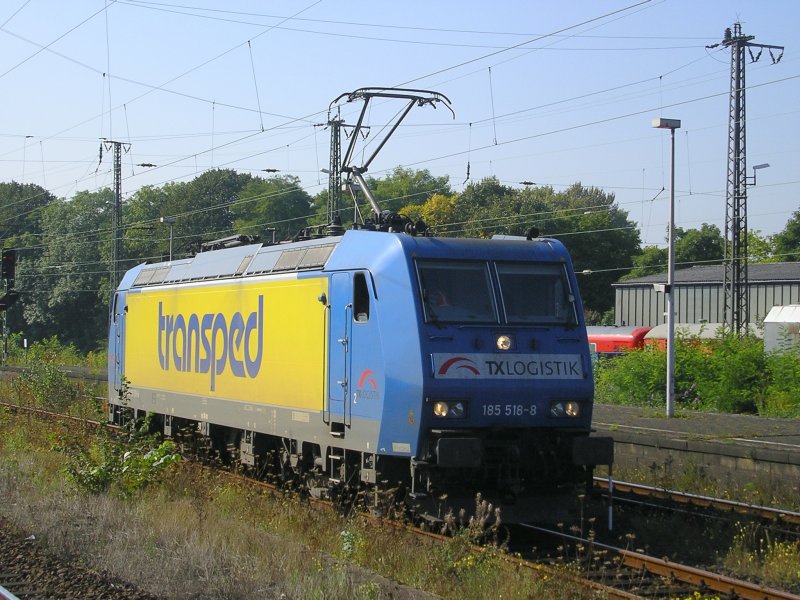 185 518-8 Transped TX Logistik abgestellt in Wanne Eickel Hbf.,
beim aufrsten.(28.08.2008)