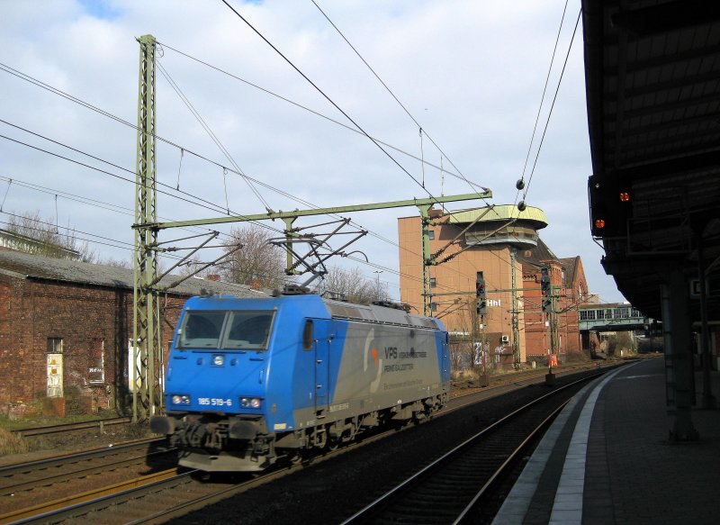 185 519-6 der Verkehrsbetriebe Peine-Salzgitter rollte am 31.03.09 als Lz durch Hamburg-Harburg Richtung Hafen um dort einen Containerzug abzuholen.