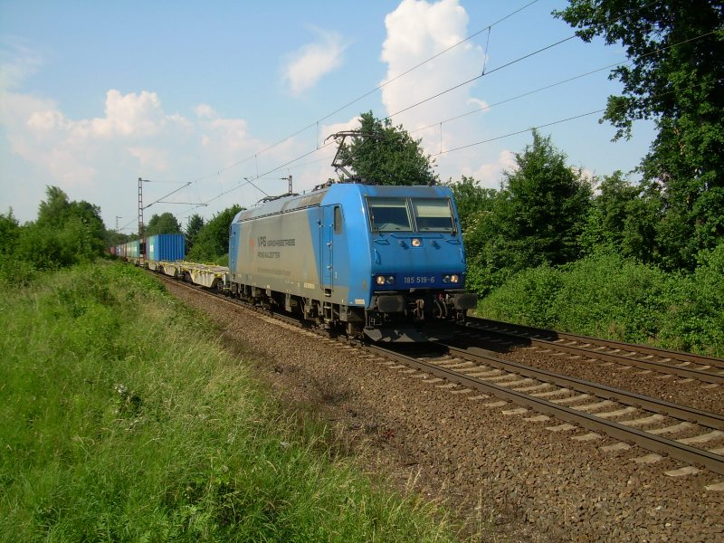 185 519 der VPS mit Containerzug in Limmer Richtung H/Linden am 9.6.2007