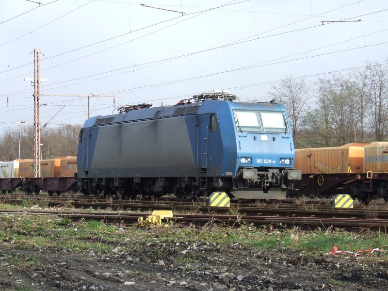 185 520-4 fr TX Logistik im einsatz, bei ihrer Tagesruhe im bergabebahnhof der Wanner Herner Eisenbahn. 19.3.07