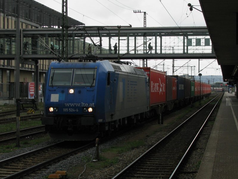 185 524 (LTE) mit G�terzug am 15.4.2008 in Regensburg.