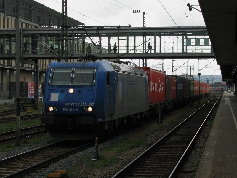 185 524 (LTE) mit Gterzug am 15.4.2008 in Regensburg.