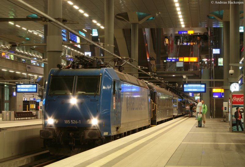 185 526-1 von RSB Logstic mit dem EN 210 (Berlin Hbf-Malmö Central) bei der Abfahrt Berlin Hbf am 1.8.09