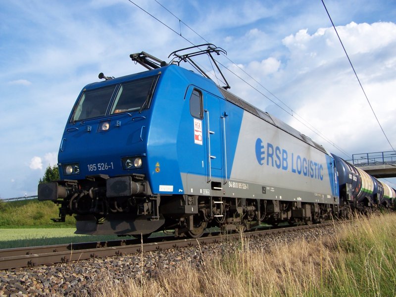 185-526 vor der Einfahrt Raffinerie Vohburg am 26.6.09