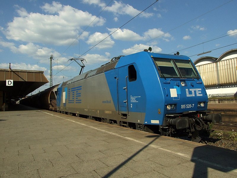 185 528-7 der LTE mit einem G�terzug bei der Durchfahrt von Koblenz Hauptbahnhof.20.4.09