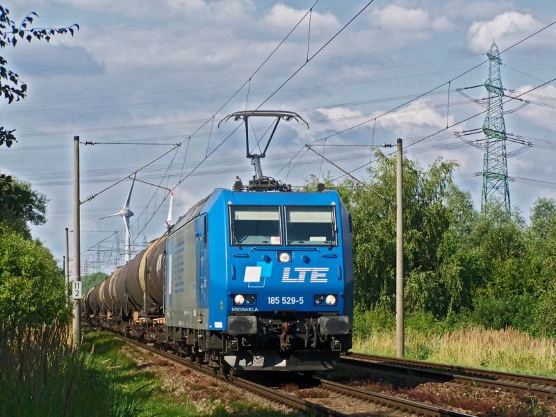 185 529  LTE  am 04.08.2009 mit Containerzug in Hamburg-Moorburg auf dem Weg nach S�den