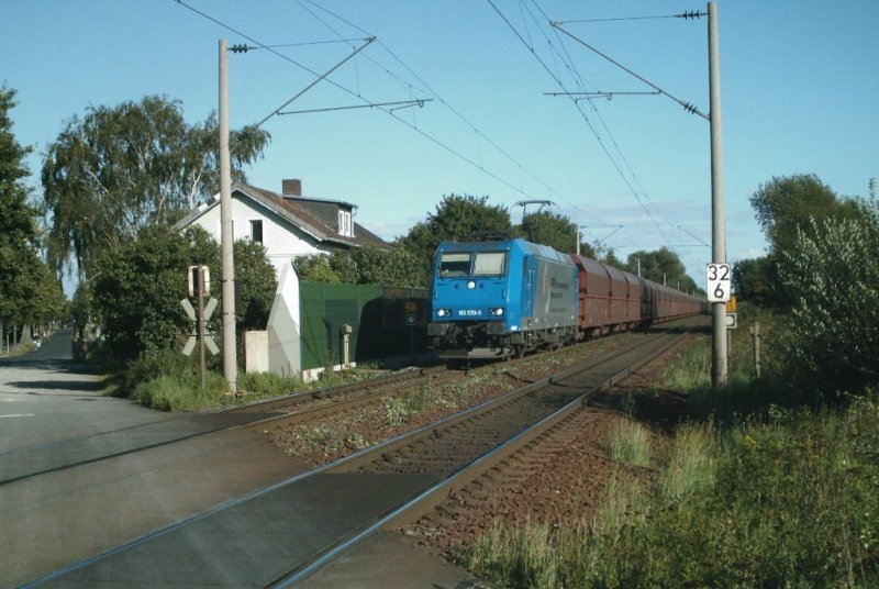 185 530-3 solo mit Leererzzug Richtung Hamburg, hier Hhe Peine-Telgte.