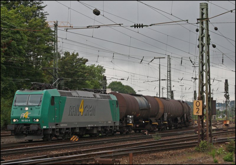 185 532 mit dem BASF-Zug nach Ludwigshafen bei der Ausfahrt aus Aachen-West 11.8.2009