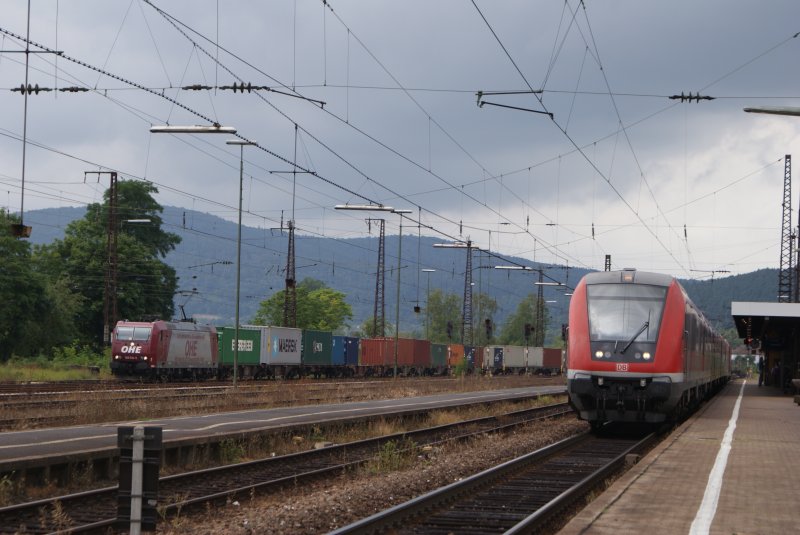 185 534-5 OHE mit Containerzug in Gemnden in Richtung Wrzburg am 18.07.08
