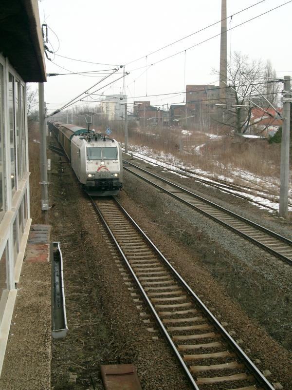 185 540-2 der TX Logistik am 09.03.05 fotogrfiert in Markranstdt in Richtung Grokorbetha fahrend.