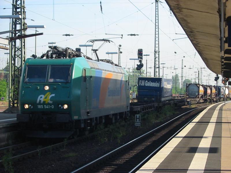 185-541 der Rail4Chem in Worms Hbf, European Bulls.