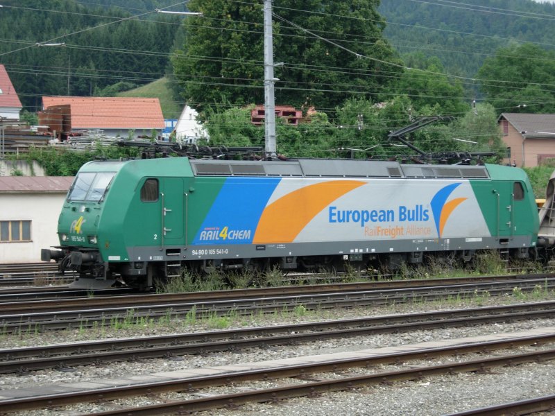 185 542-8,  European Bulls , aus Wien Zentralverschiebebahnhof kommend, aufgenommen bei der Fahrt Richtung Sden. Einfahrt in den Bahnhof Leoben, am 31.07.08.
