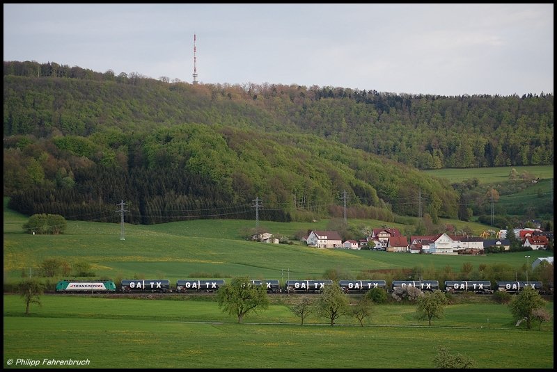 185 543 mit einer Sonderleistung in Form von einem Ganzzug neuer GATX-Kesselwagen am Abend des 02.05.08 bei Aalen-Hofen an der KBS 786 (Remsbahn).
