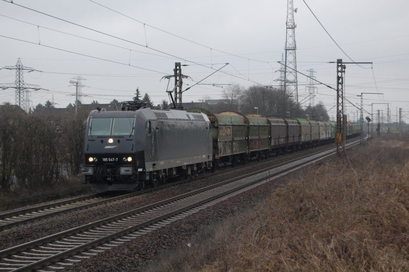 185 547 (MRCE,PRESS) mit Holzhackschnitelzug am 07.03.2009 durch Ahlten -> Misburg