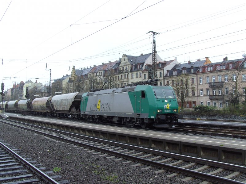 185 550 fhrt am 10.04.2008 mit einem Getreidezug durch Frth