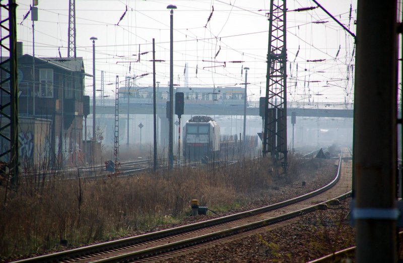 185 553 der MRCE steht am 04.04.09 in der N�he von Leipzig-Plagwitz abgestellt.