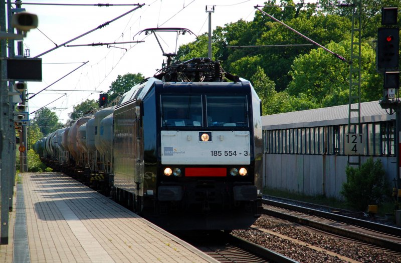 185 554 der MRCE zieht am 14.05.09 einen Zementsilozug durch Burgkemnitz Richtung Berlin. Ich nehme an, das das eine EGP-Leistung war.