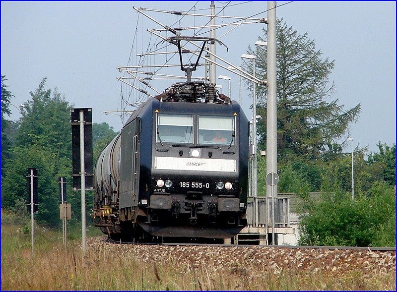 185 555-0 durchfhrt mit einem  li  den Hp Stralsund Grnhufe.  am 14.06.07