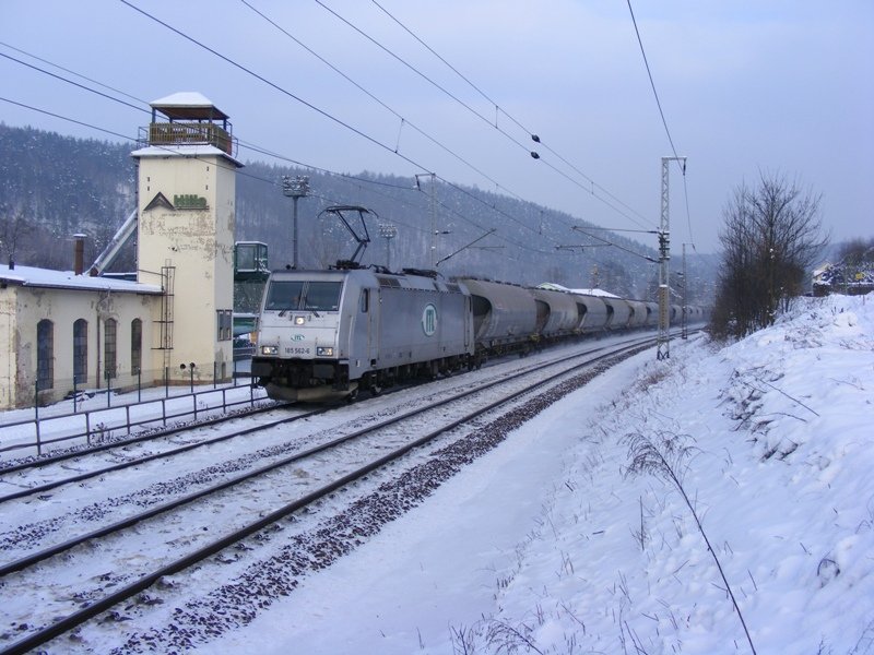 185 562-6 der ITL am 10.1.2009 bei Knigstein.