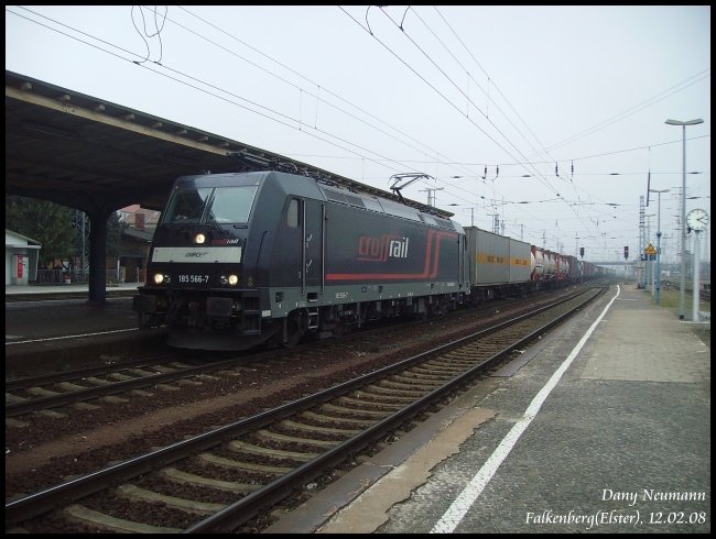 185 566 der CrossRail im Bahnhof Falkenberg(Elster), Aufgenommen am 12.02.08