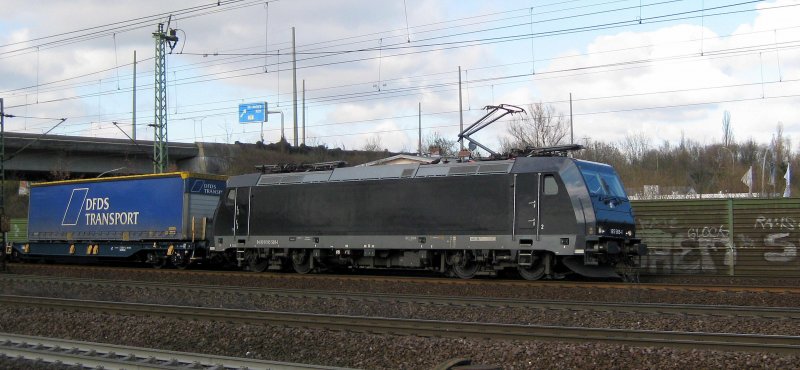 185 569-1 der RTS rollt am 1.04.09 mit einem KV-Zug durch Hamburg-Harburg Richtung Maschen.