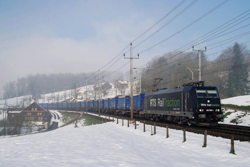 185 569 (RTS RailTraction) mit einem Gterzug bei Steinen (26.03.2007)
