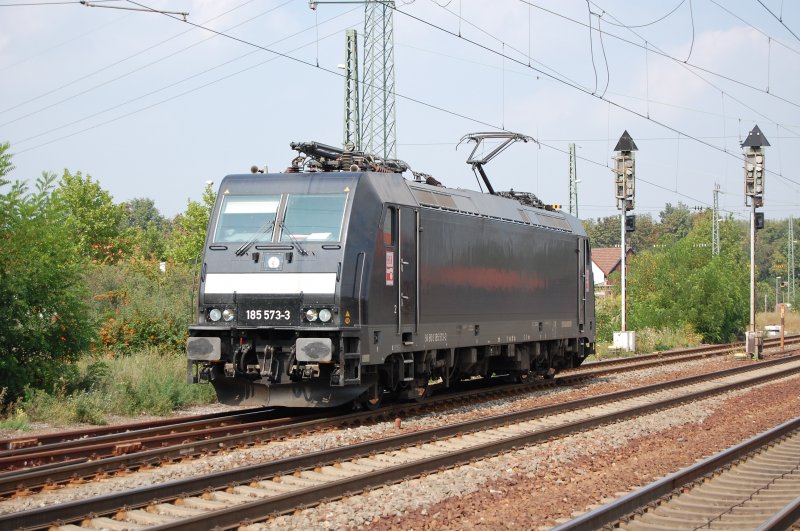 185 573-3 fhrt am 27.08.07 als Lz aus dem Bahnhof Graben-Neudorf.