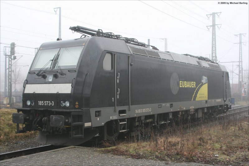 185 573-3 von Railservice Alexander Neubauer steht am frhen morgen bei der Bentheimer Eisenbahn AG abgestellt. Bad Bentheim 4.2.09