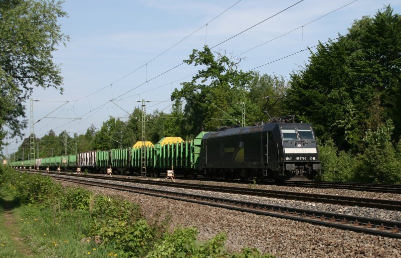 185 573 mit einem Ganzzug am 09.05.2009 in Haar (bei Mnchen).