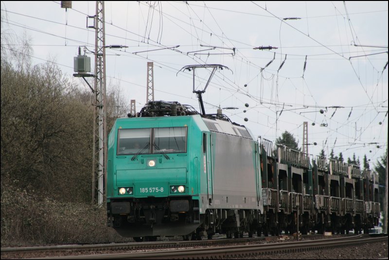 185 575 (9480 0 185 575-8) rollt mit dem DGS 49329 am Haken in Westhofen ein. (29.03.2008)