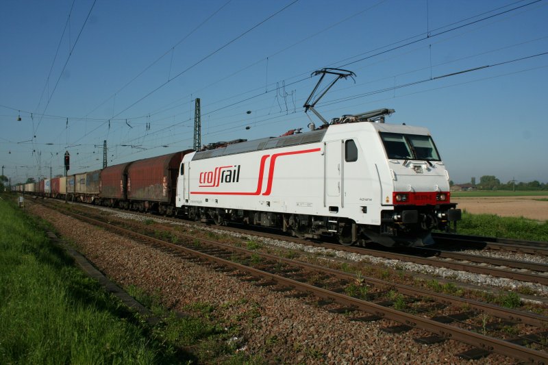 185 579-0 der crossrail am 7.5.2008 in Niederschopfheim.
