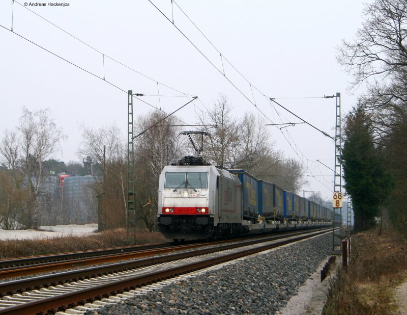 185 580-8 mit einem LKW Walter Ganzzug Richtung Offenburg bei Forchheim 22.3.09