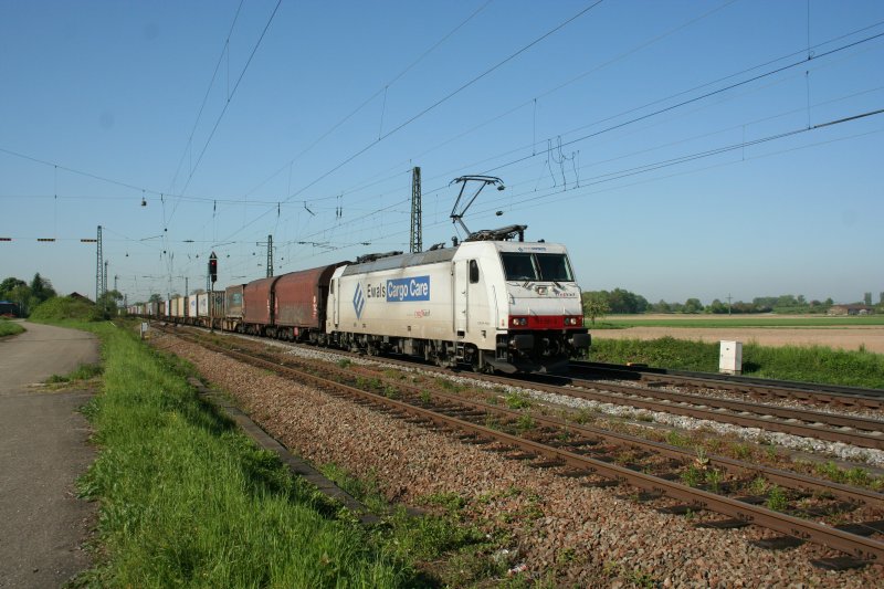 185 581-6 vom Ewals Cargo Care am 7.5.2008 in Niederschopfheim.