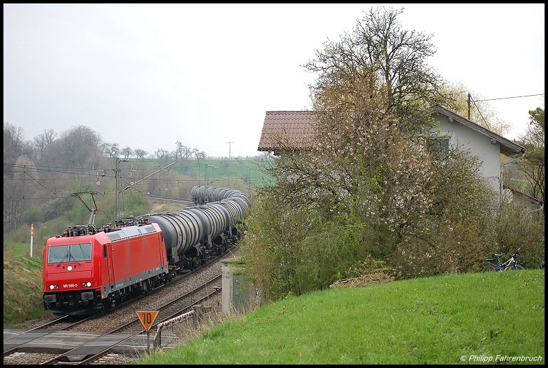 185 586 der HGK wurde am 22.04.08 mit einer Kesselzug-Sonderleistung am Km 77,6 der Remsbahn (KBS 786) in Hhe Aalen-Oberalfingen bildlich festgehalten.