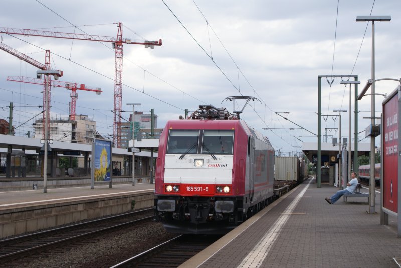 185 591-5 Crossrail mit einem Containerzug in Ffm Sd am 16.07.08