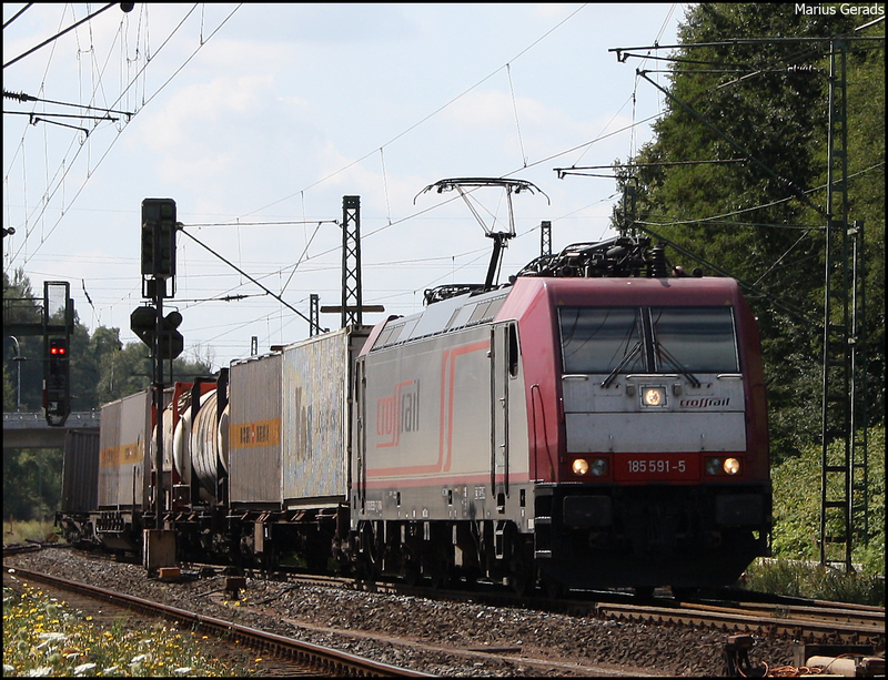 185 591 mit einem Gterzug aus Montzen/Aachen-West Richtung Kln bei der Durchfahrt von Stolberg Hbf 22.8.09