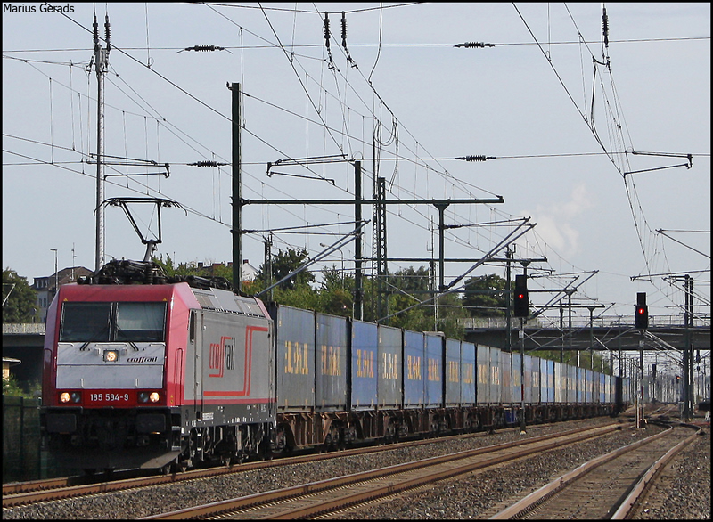 185 594 mit einem G�terzug nach Aachen-West bei der Durchfahrt von D�ren 22.8.09